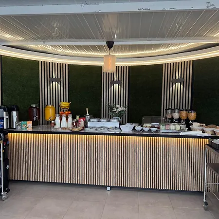 Malibu Park Apartahotel 3*