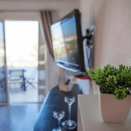 Malibu Park מלון דירות אדחה