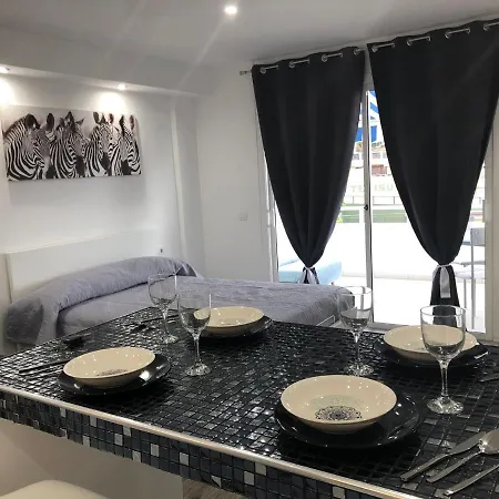 Malibu Park 3* アデヘ