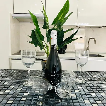 Malibu Park 3* アデヘ